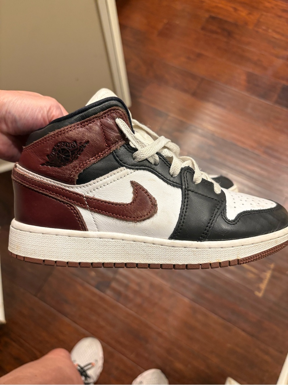 Air Jordan 1 Mid SE “Dark Pony” (GS) 4.5Y